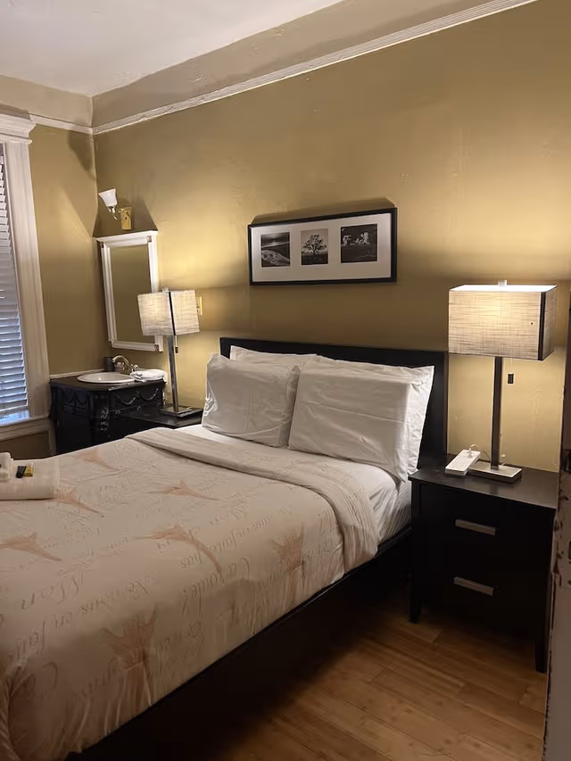 Basic Double Room Single Use, Shared Bathroom