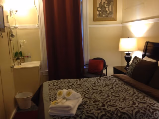 Deluxe Double Room Single Use, 1 Double Bed, Shared Bathroom, Courtyard View