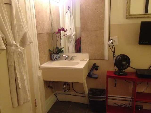 Deluxe Double Room Single Use, 1 Double Bed, Shared Bathroom, Courtyard View
