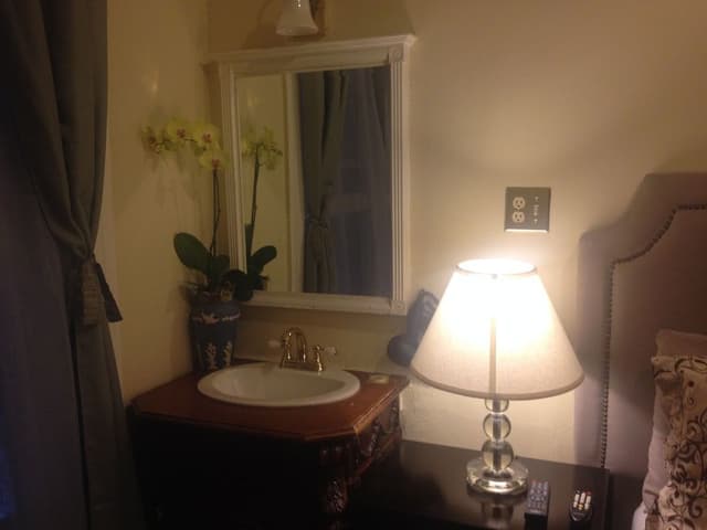 Deluxe Double Room Single Use, 1 Double Bed, Shared Bathroom, Courtyard View
