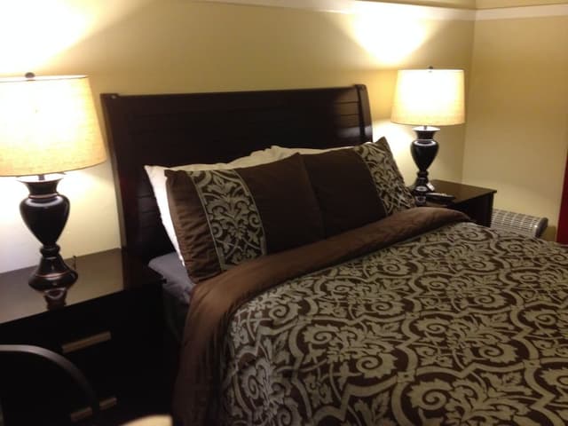 Deluxe Double Room Single Use, 1 Double Bed, Shared Bathroom, Courtyard View