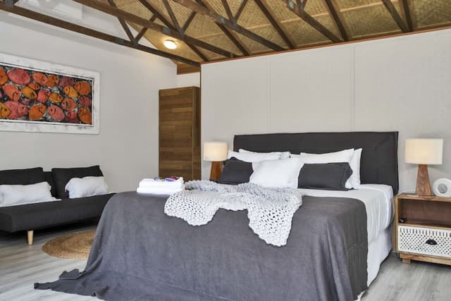 Villa Retreat with Couples Bath