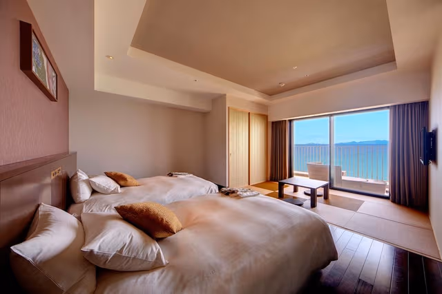 Private open-air Onsen bath / Deluxe Twin Room with Tatami Area / Ocean View