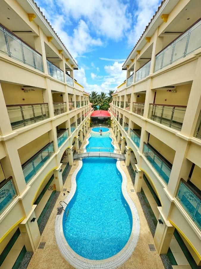 Golden Phoenix Hotel0