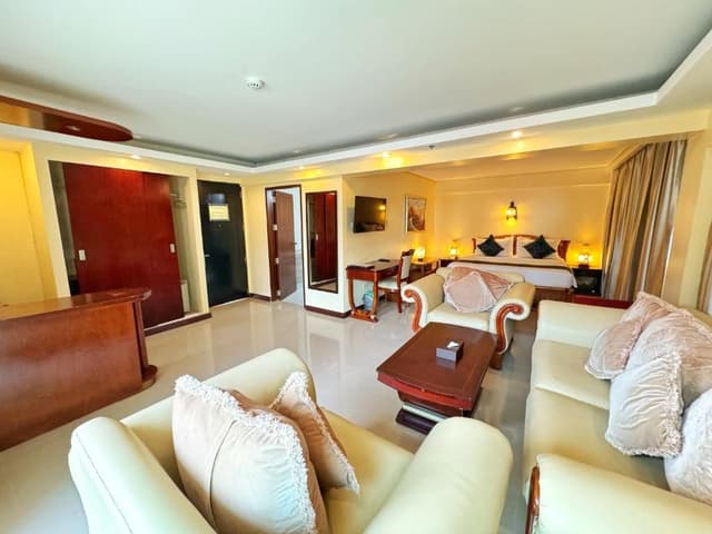 Angol King Suite