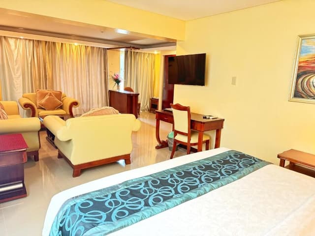 Angol King Suite