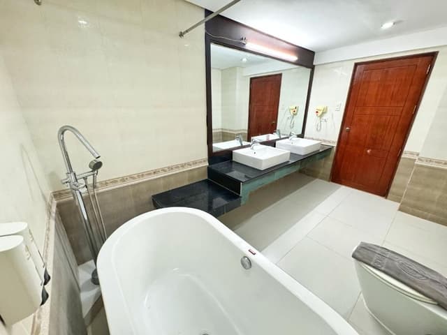 Angol King Suite
