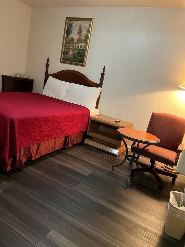 Standard Room, 1 Queen Bed