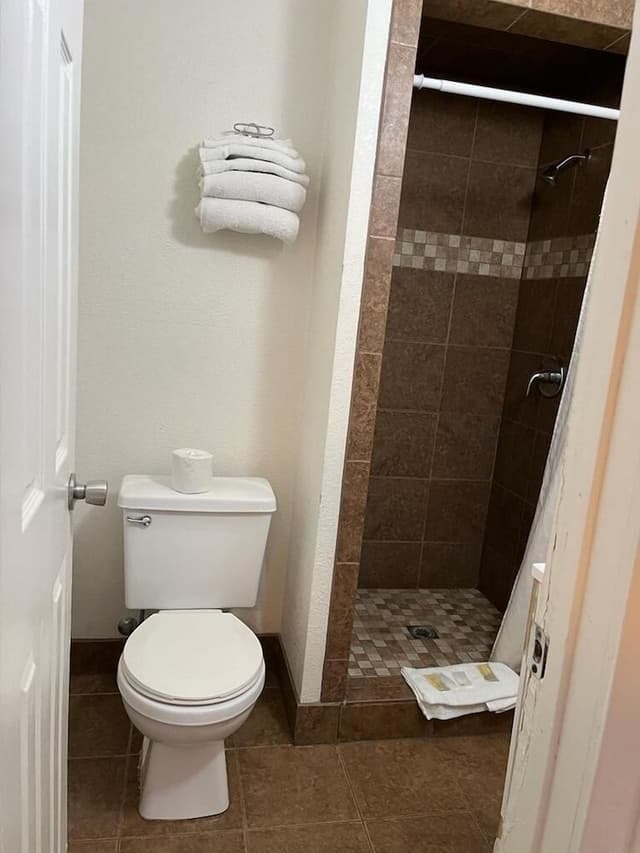Standard Room, 1 Queen Bed