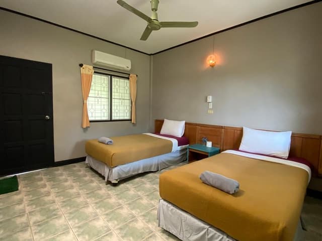 Standard Twin Bed Room