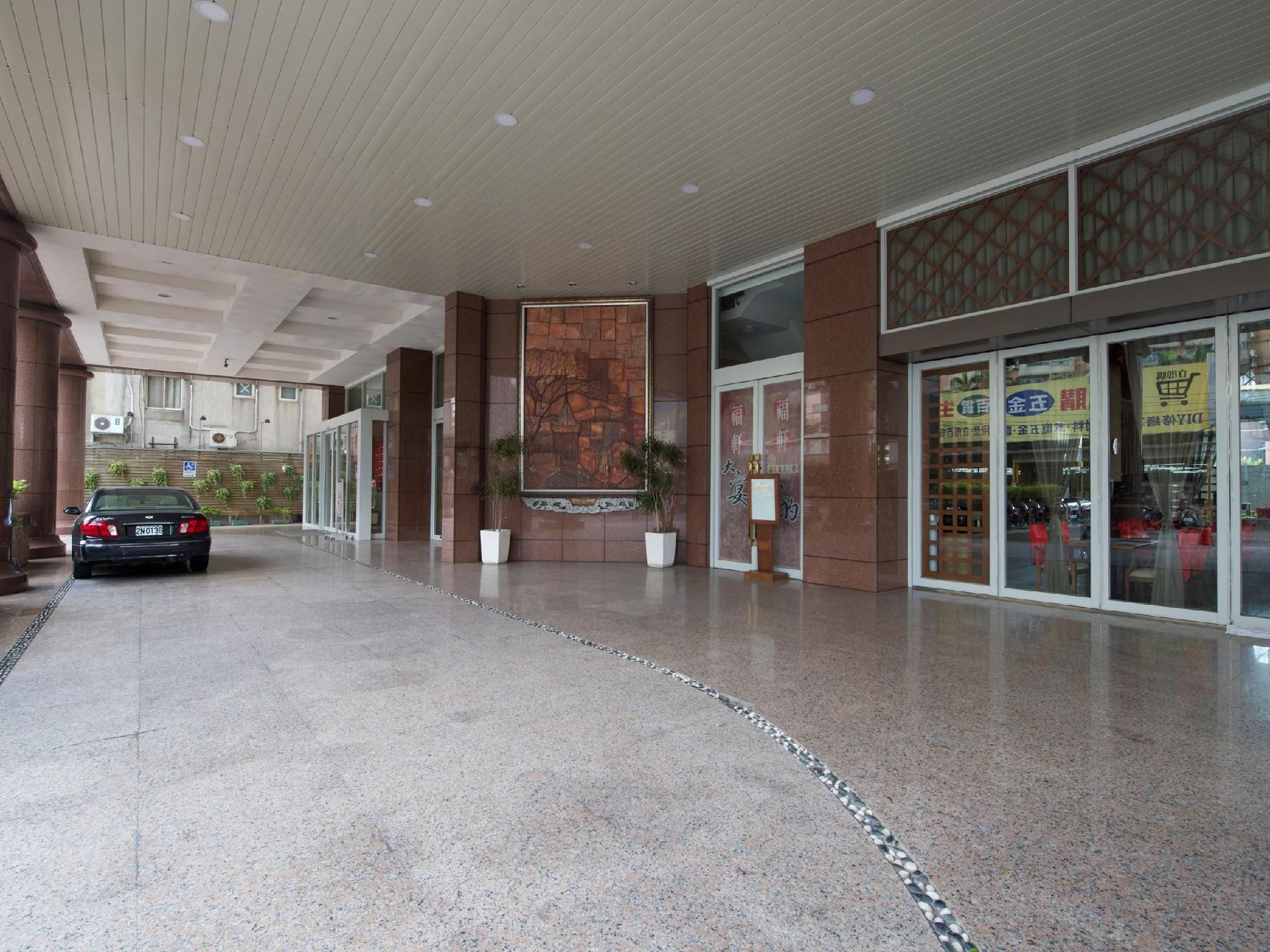 โรงแรมเรกาลีส (Hotel Regalees)1