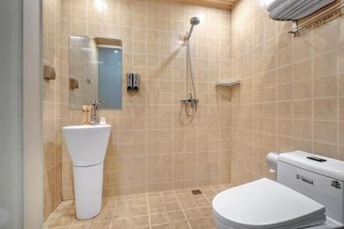 Queen Room with Queen Bed and En-Suite