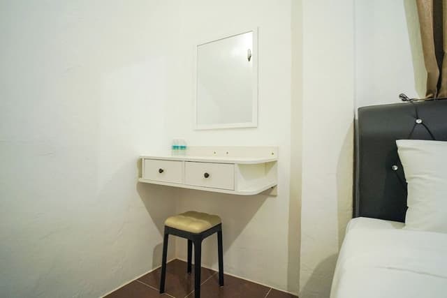 Basic Twin Room