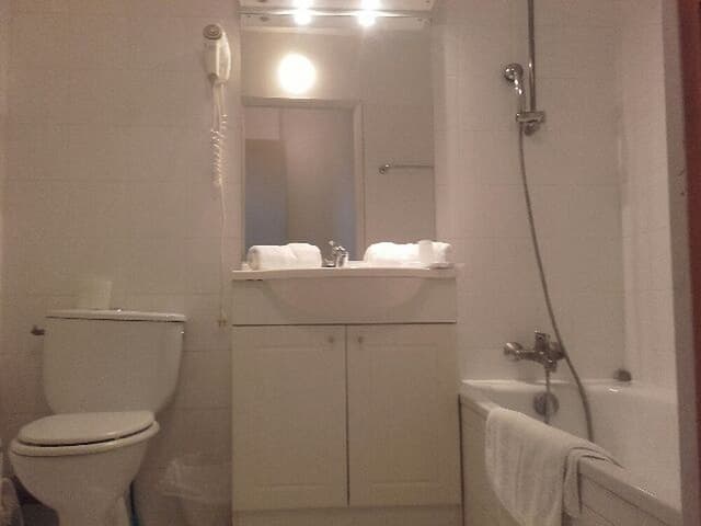 Basic Double Room, 1 Queen Bed