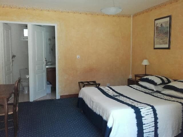 Basic Double Room, 1 Queen Bed