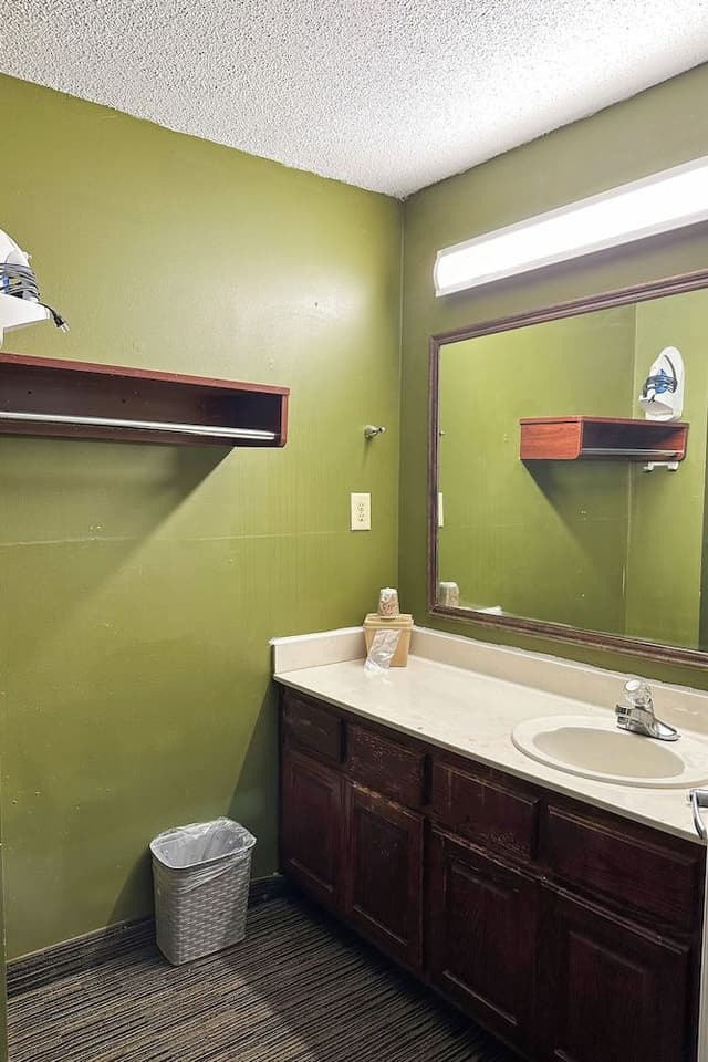 Room (King Bed Accessible Smoking)