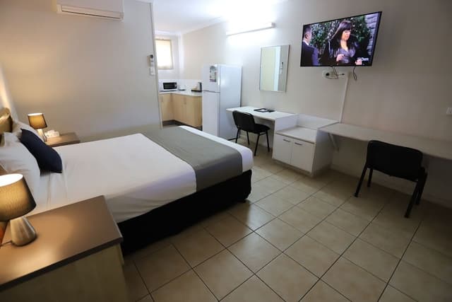 Deluxe Studio Suite, Kitchen