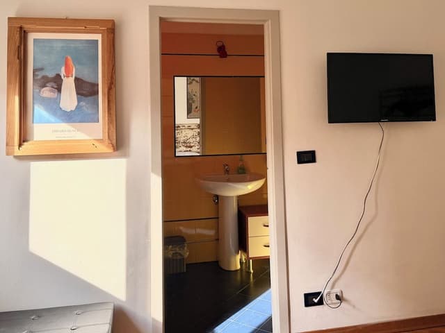 Standard Room, 1 King Bed, Private Bathroom