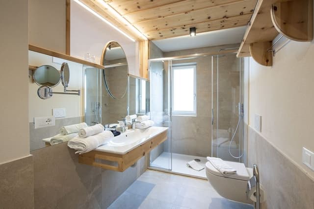Comfort Suite, 1 Bedroom, Sauna, Mountain View