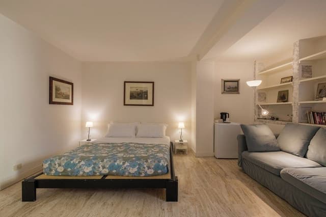 Triple Room, Private Bathroom (Tripla con bagno esterno)