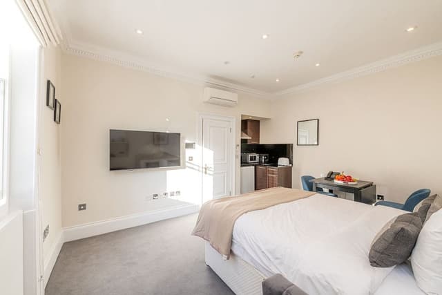 Studio (2 Adults)