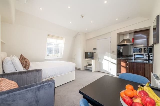 Studio (2 Adults)