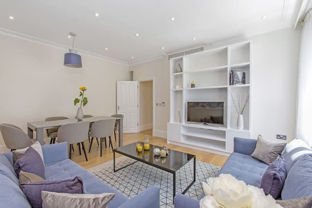 Deluxe 2-Bedroom Apartment