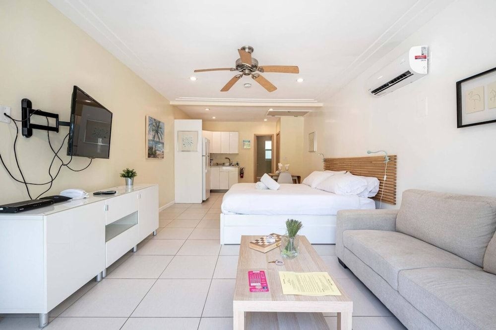 Casa del Mar Beach Apartments2