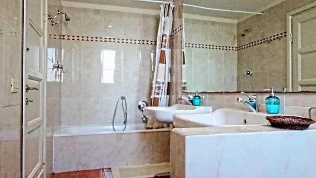Triple Room, Shared Bathroom