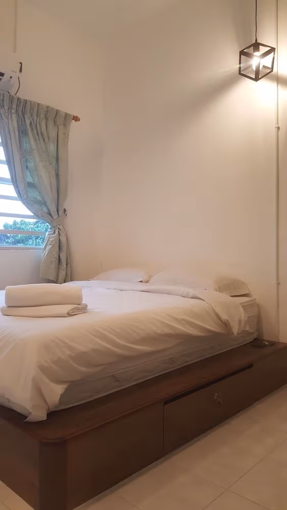 Exclusive Apartment, 3 Bedrooms, Refrigerator & Microwave, Hill View