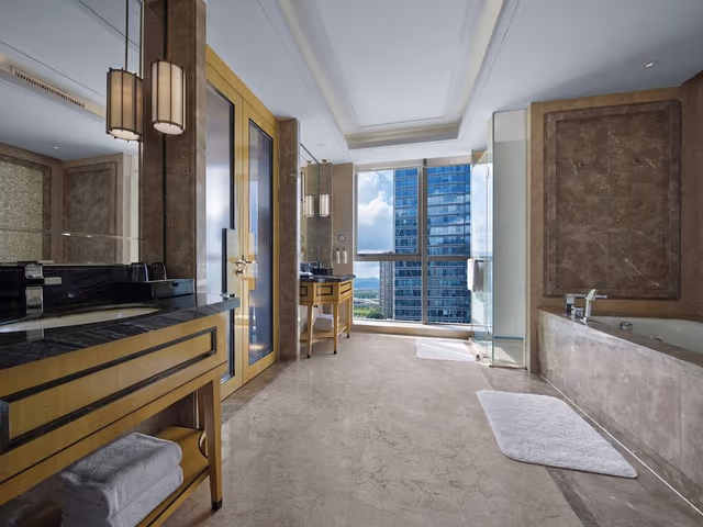 Deluxe Suite