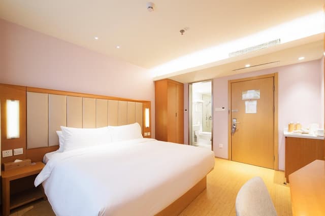 Hotel Queen Room