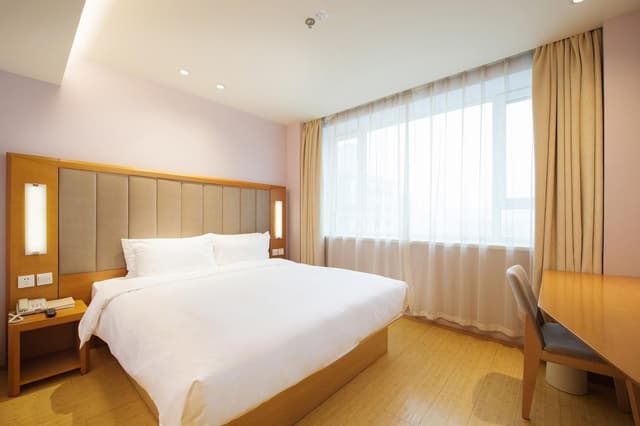 Hotel Queen Room