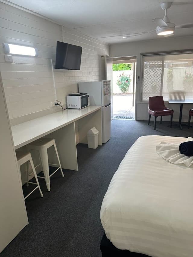 Standard Room, Non Smoking (Motel Queen Room)
