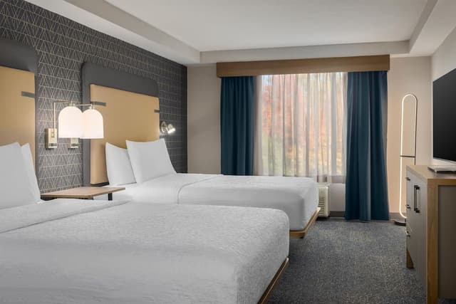 2 Queens 1 King Two Bedroom Two Bathroom Suite