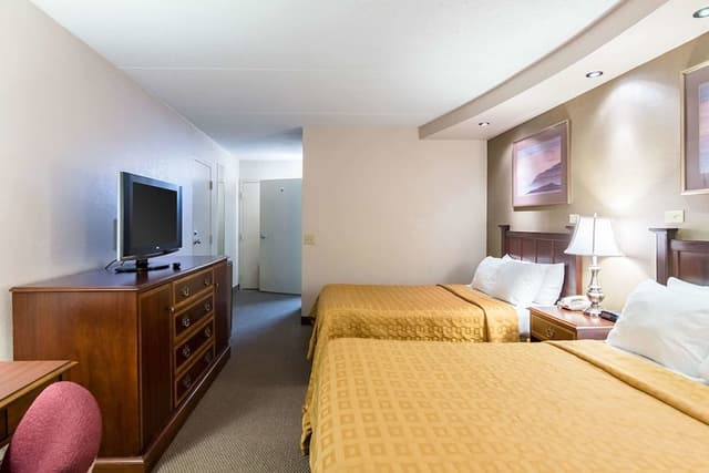 Standard Room, 2 Double Beds, Non Smoking, Poolside