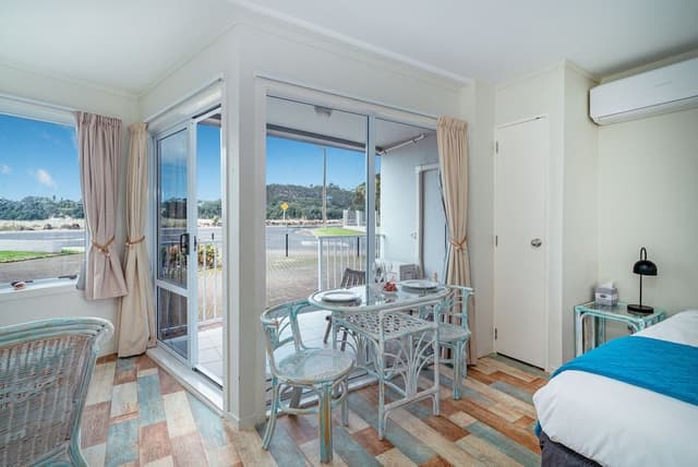 First Floor Studio with Kitchenette and Sea View