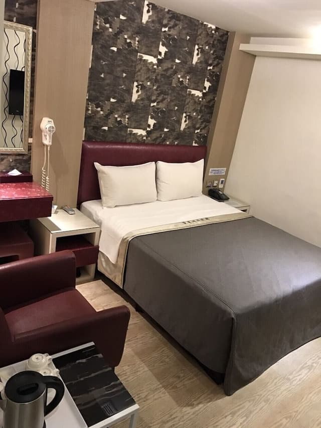 Double Room, No Windows