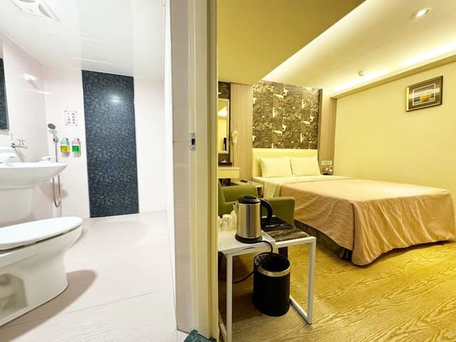 Double Room, No Windows