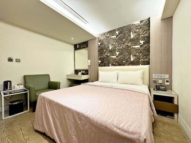 Double Room, No Windows