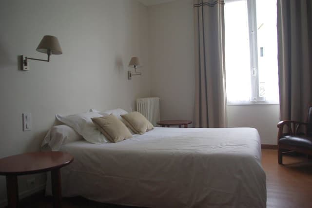 Double Room Shared Bathroom