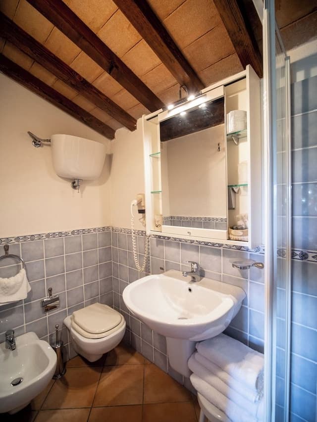 Room, 2 Bedrooms