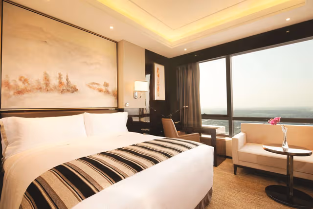 KING DELUXE LAKE VIEW ROOM