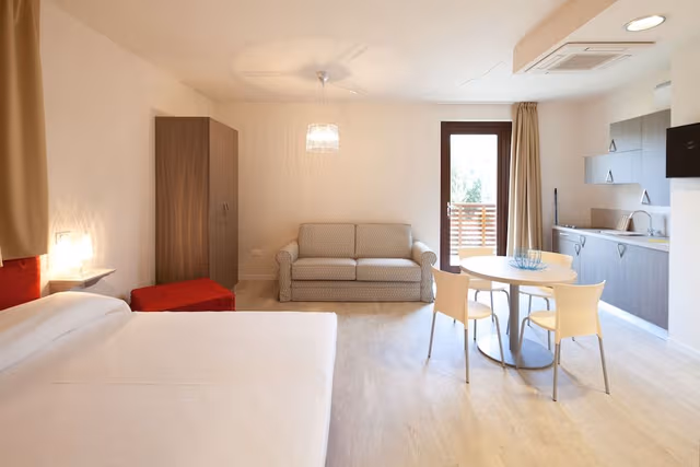 Apartment, Balcony, Partial Lake View