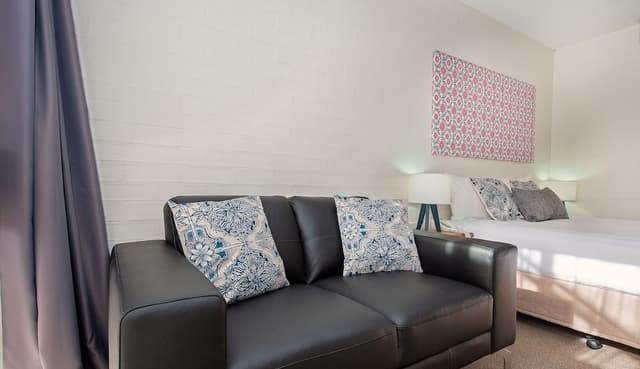 Standard Room, 1 Queen Bed