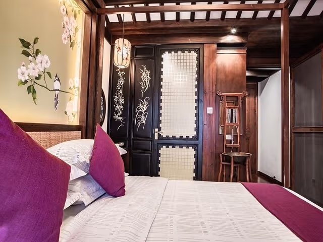 Deluxe Queen Room