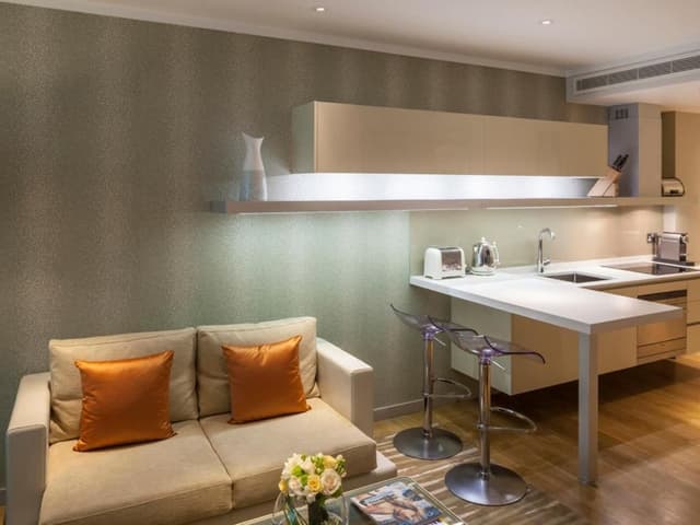 Luxury One-bedroom Apartment with Tower View