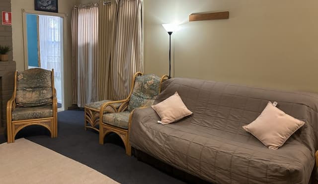 Standard Room, Non Smoking, Shared Bathroom (Twin Room)