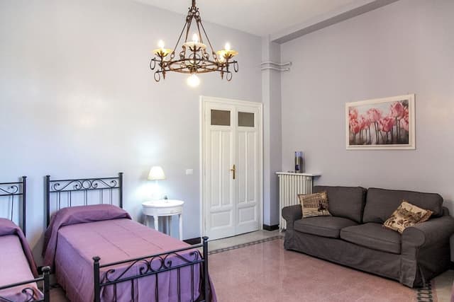 4BR Home in a Vibrant Neighborhood (Via Amerigo Vespucci 8)