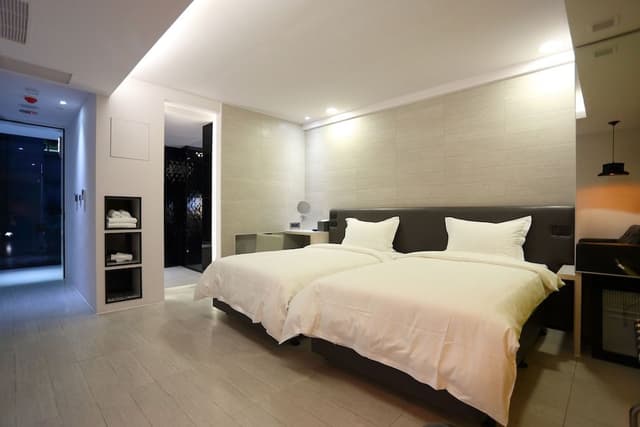 Business Twin Room, No Windows